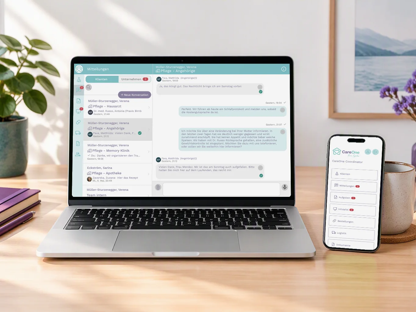 Laptop und Smartphone zeigen die White-Label-App einer Spitex-Organisation in deren Farben